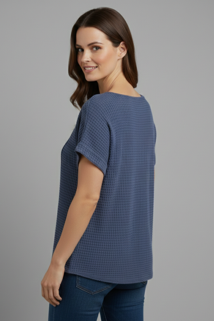 Women’s T-shirt with round neckline, lace inserts on shoulders and back, short sleeves, and loose fit, suitable for everyday wear and casual outfits.