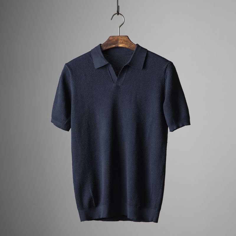 Men’s polo shirt with a textured design, classic collar, and short sleeves, ideal for casual outings, summer wear, weekend plans, and smart-casual occasions.