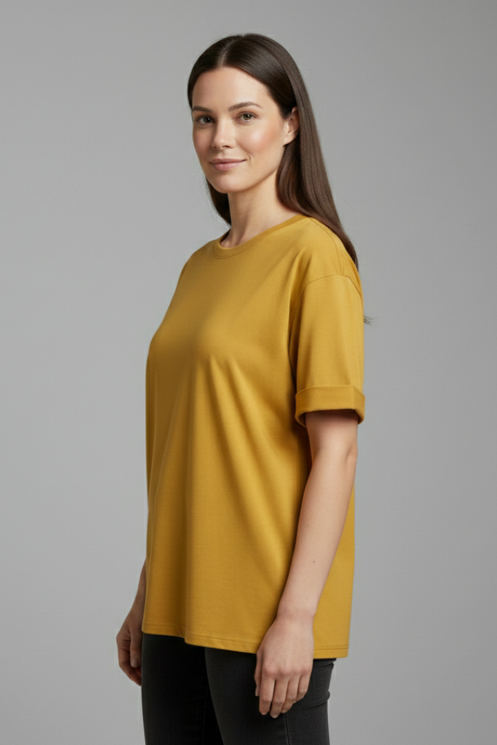 Women’s oversized T-shirt with round neckline, rolled short sleeves, loose fit, and hip-length hem, suitable for casual wear and relaxed outfits.