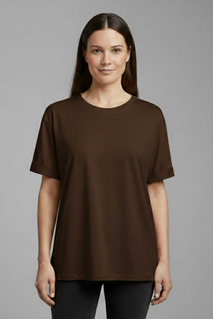 Women’s oversized T-shirt with round neckline, rolled short sleeves, loose fit, and hip-length hem, suitable for casual wear and relaxed outfits.