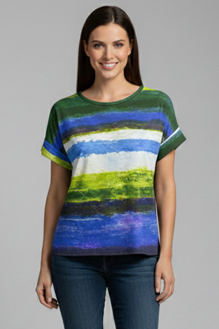 Women’s striped T-shirt with round neckline, short sleeves, loose fit, and printed surface, suitable for everyday wear and casual outfits.