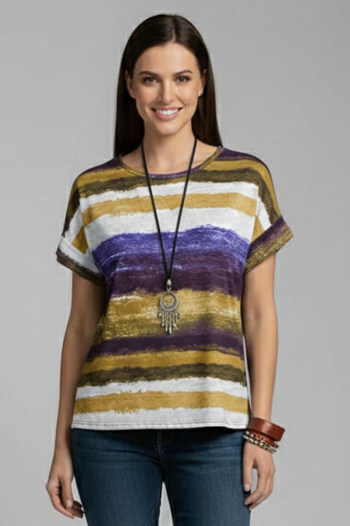 Women’s striped T-shirt with round neckline, short sleeves, loose fit, and printed surface, suitable for everyday wear and casual outfits.