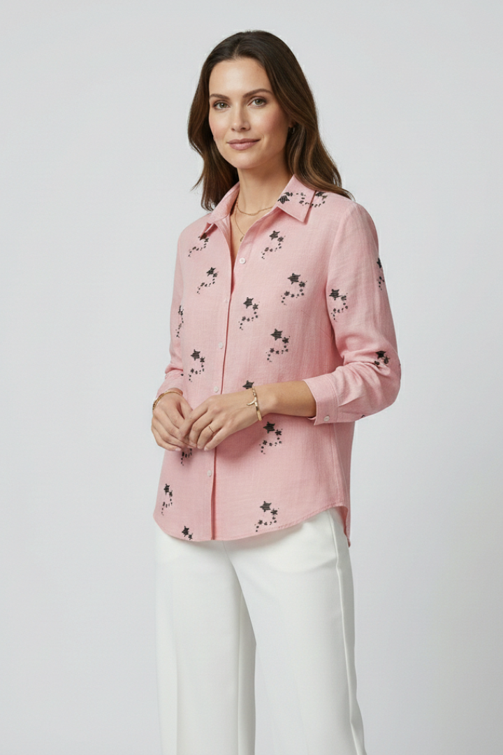 Women’s blouse with button front and floral print, featuring long sleeves and a round neckline for everyday and work styling.