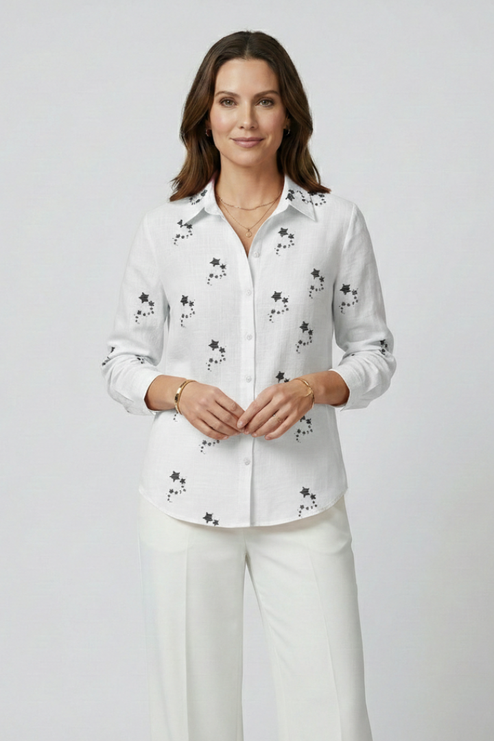 Women’s blouse with button front and floral print, featuring long sleeves and a round neckline for everyday and work styling.