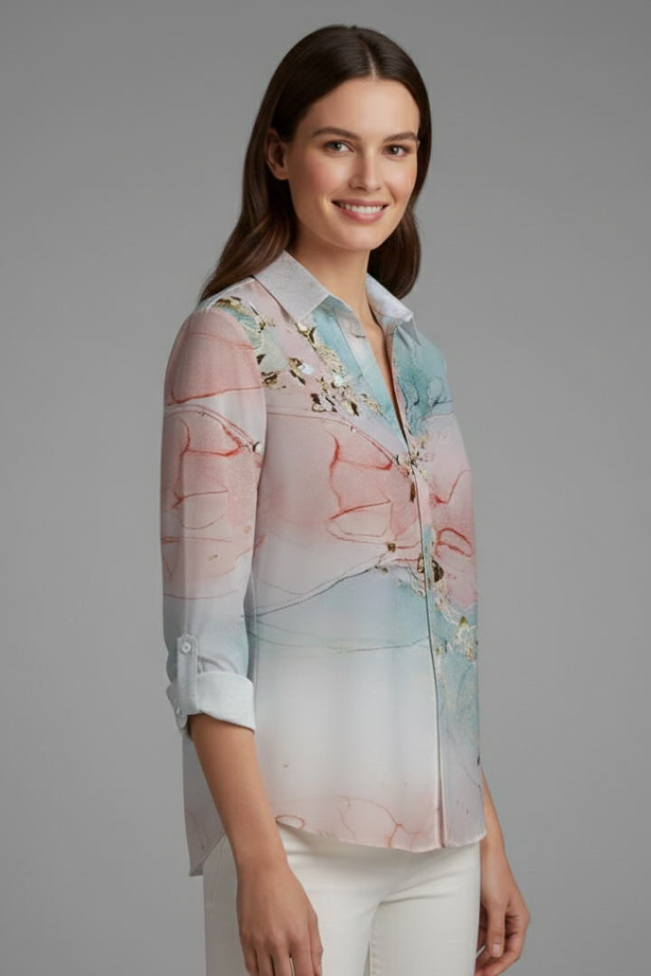 Women’s blouse with V-neck and floral print, featuring long sleeves and button fastening, suitable for everyday and work wear.