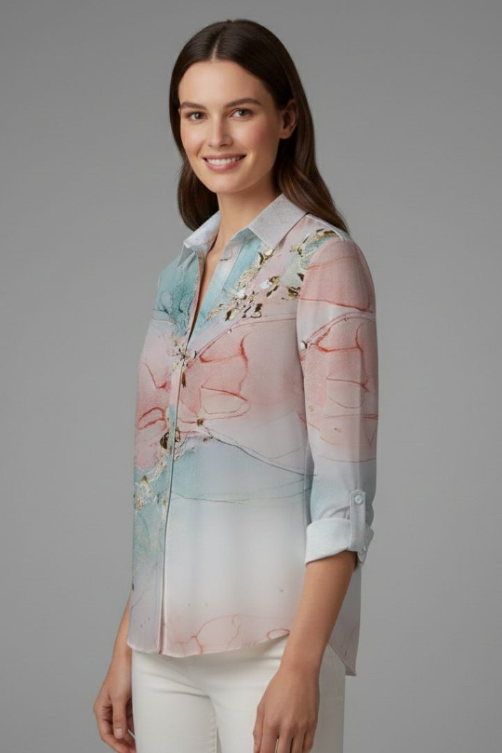 Women’s blouse with V-neck and floral print, featuring long sleeves and button fastening, suitable for everyday and work wear.