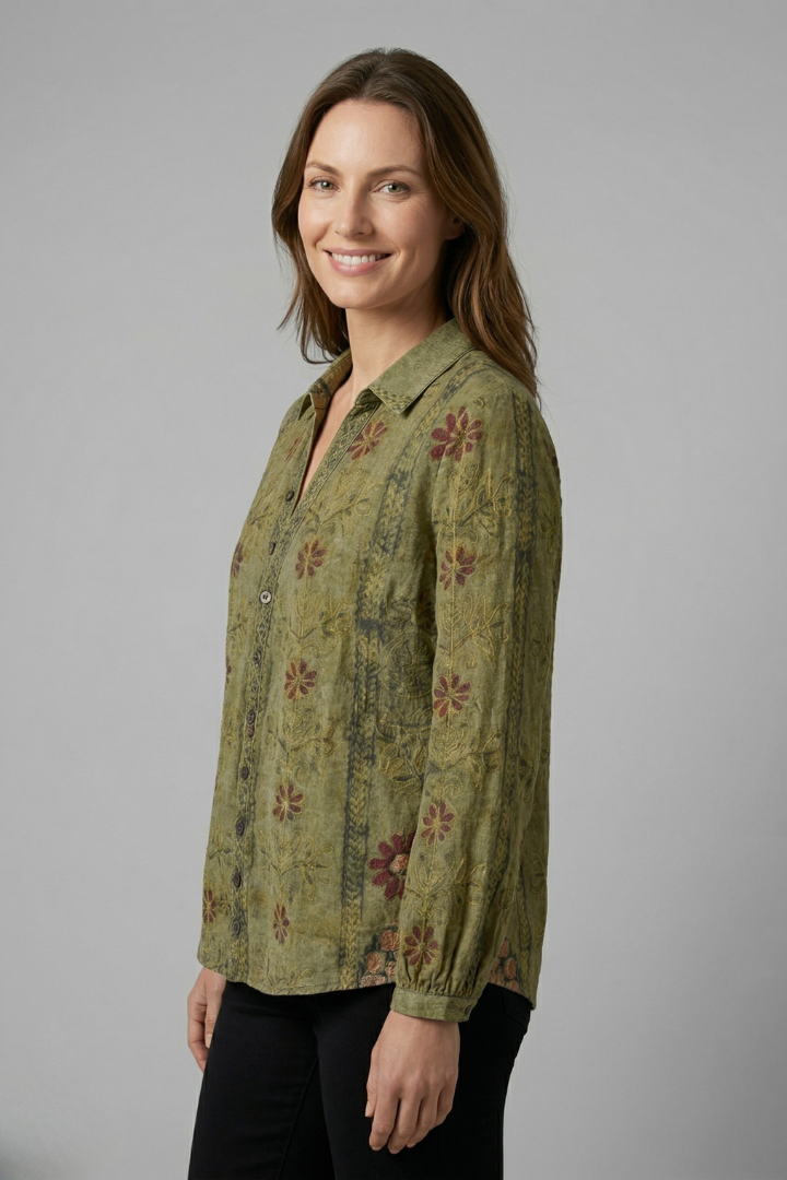 Women’s blouse with button front, structured neckline, and long sleeves, ideal for office wear and casual everyday outfits.
