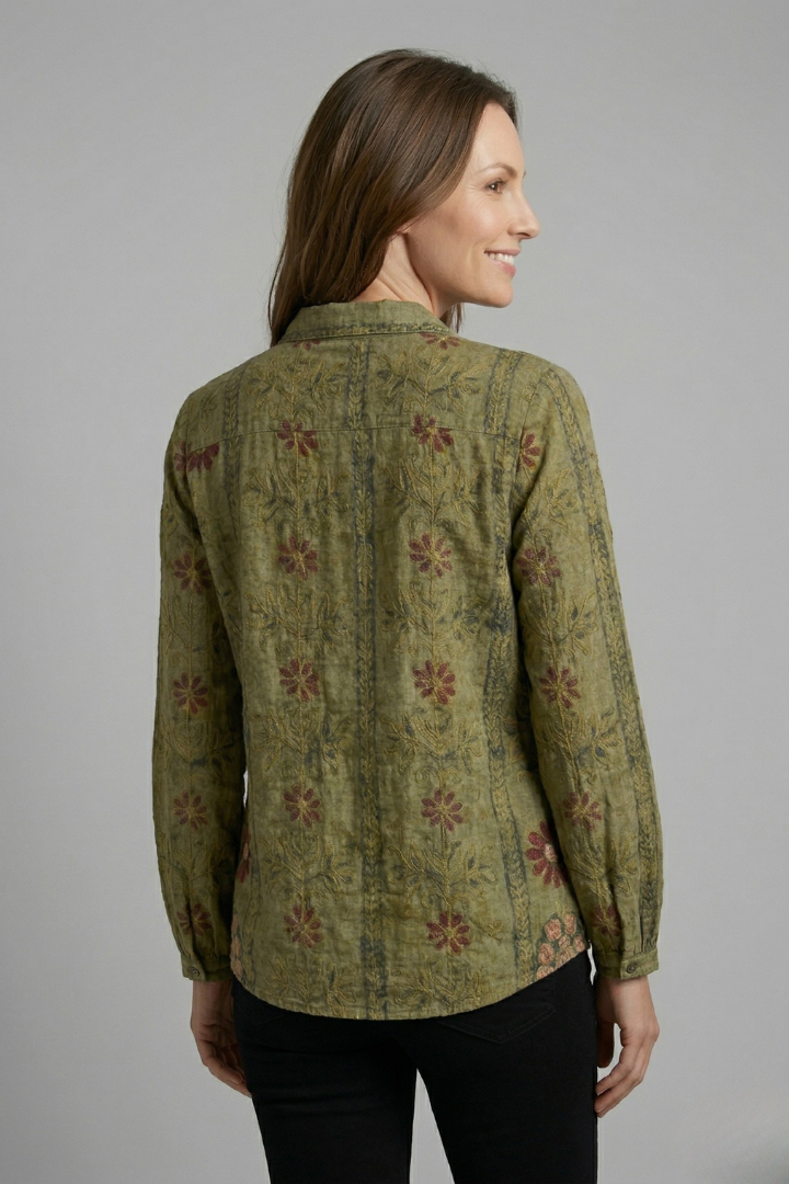 Women’s blouse with button front, structured neckline, and long sleeves, ideal for office wear and casual everyday outfits.