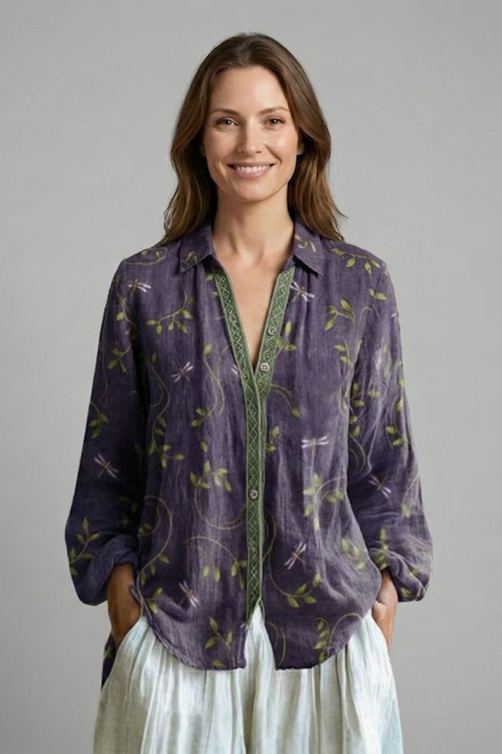 Women’s blouse with button front, structured neckline, and long sleeves, ideal for office wear and casual everyday outfits.