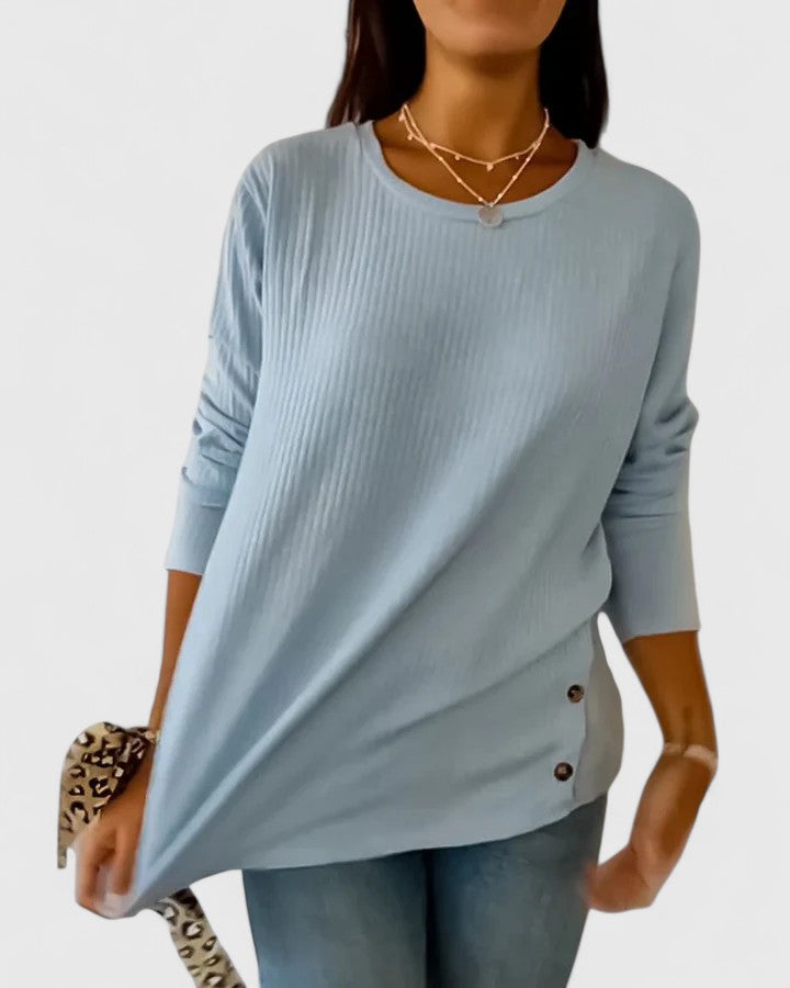 Women’s crew neck top featuring a relaxed fit and classic neckline, ideal for everyday wear, casual outfits, and versatile styling.