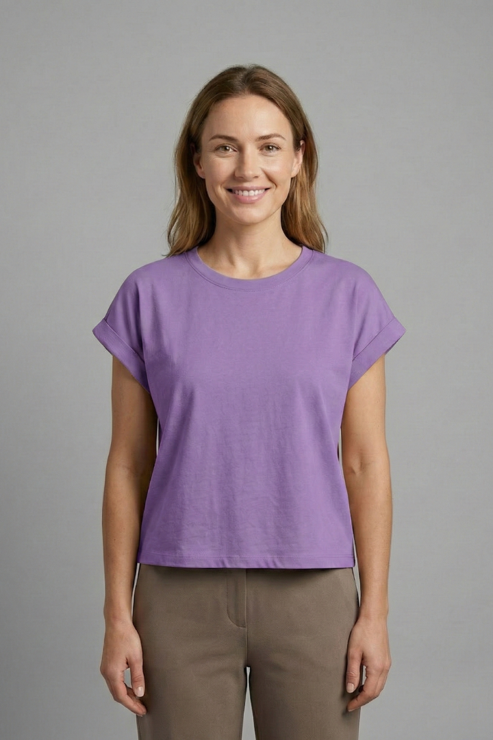 Women’s crop top with cap sleeves and round neckline, ideal for casual summer outfits and everyday fashion styling.