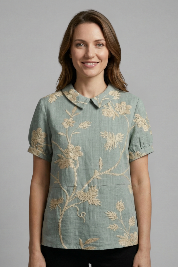 Women’s floral blouse with notch neckline and short sleeves, ideal for casual outfits and smart everyday styling.