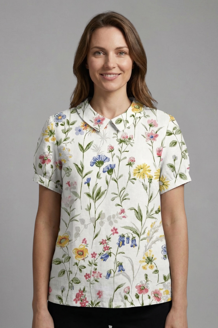 Women’s floral blouse with notch neckline and short sleeves, ideal for casual outfits and smart everyday styling.