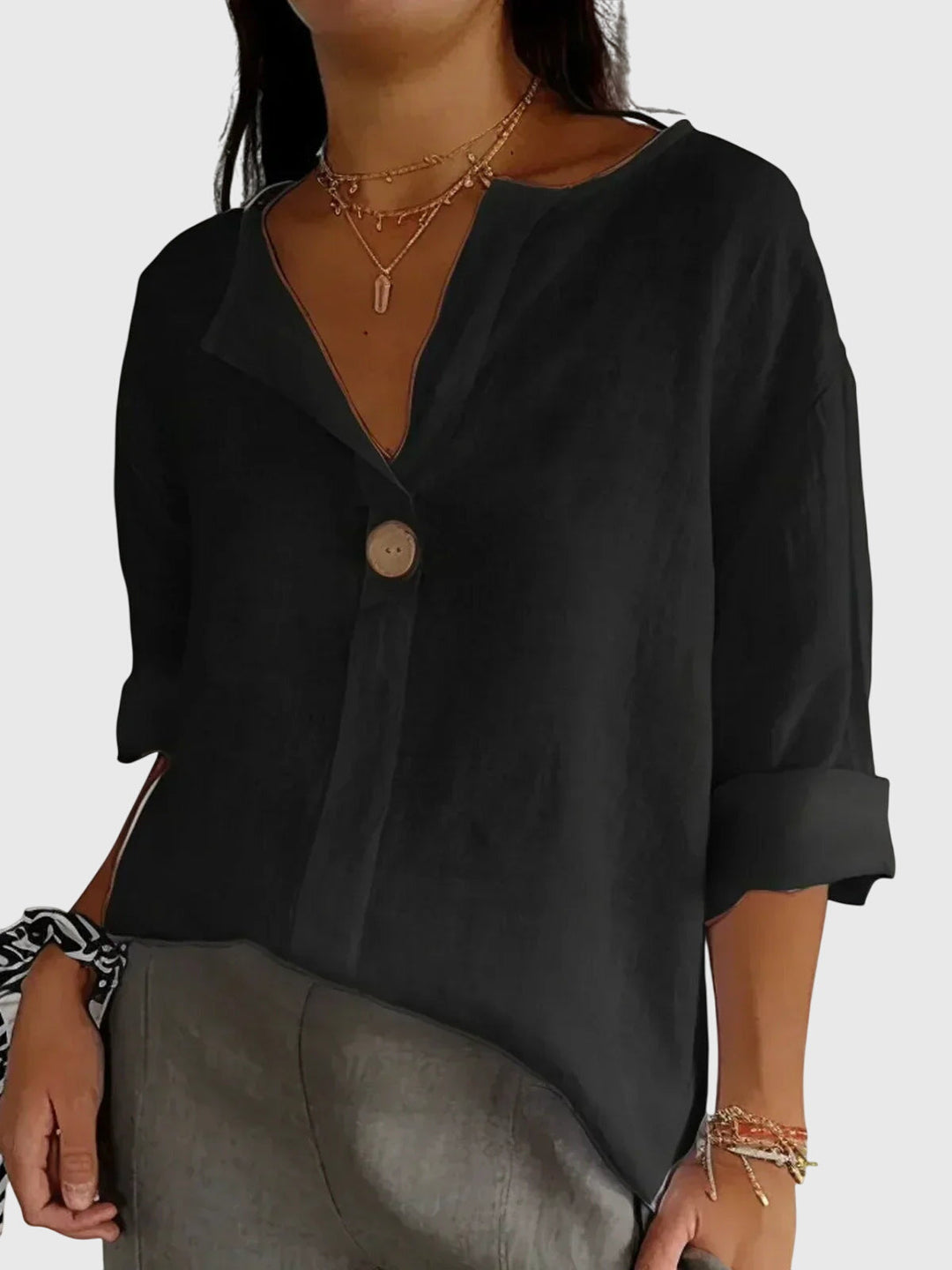 Women’s loose fit blouse with an elegant silhouette and comfortable design, ideal for casual wear, office outfits, and smart occasions.