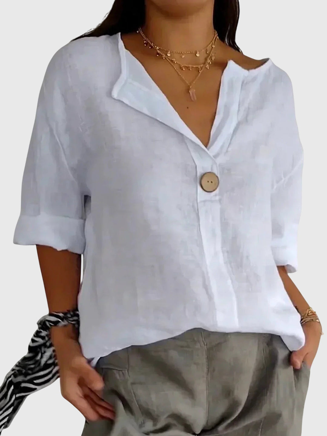Women’s loose fit blouse with an elegant silhouette and comfortable design, ideal for casual wear, office outfits, and smart occasions.