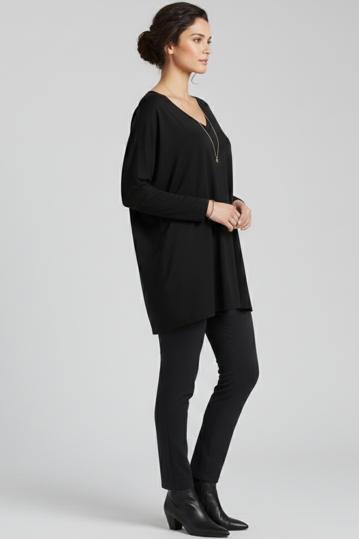 Women’s oversized V-neck shirt with long sleeves, designed for casual wear and versatile everyday outfits