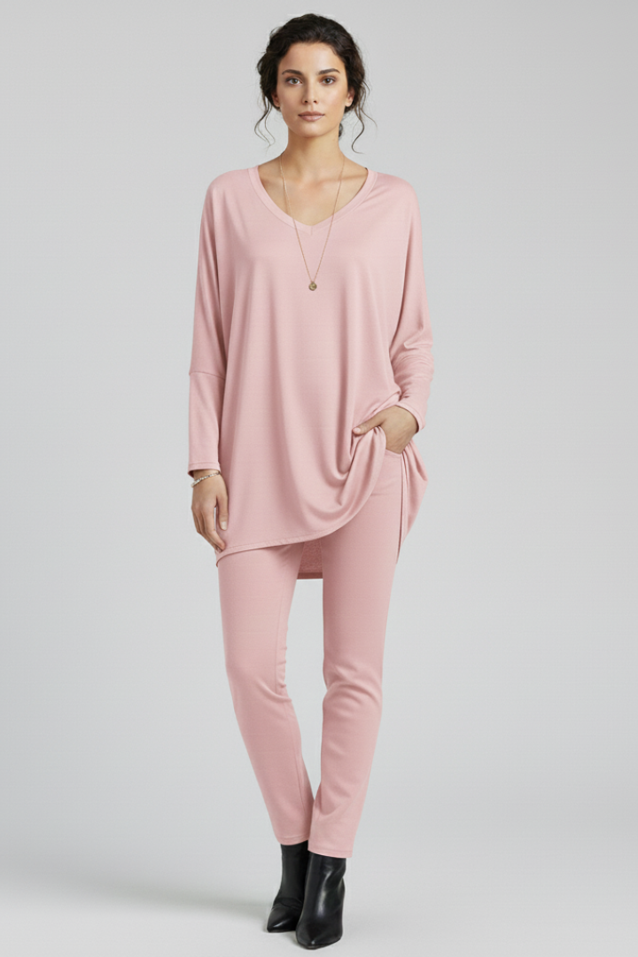 Women’s oversized V-neck shirt with long sleeves, designed for casual wear and versatile everyday outfits