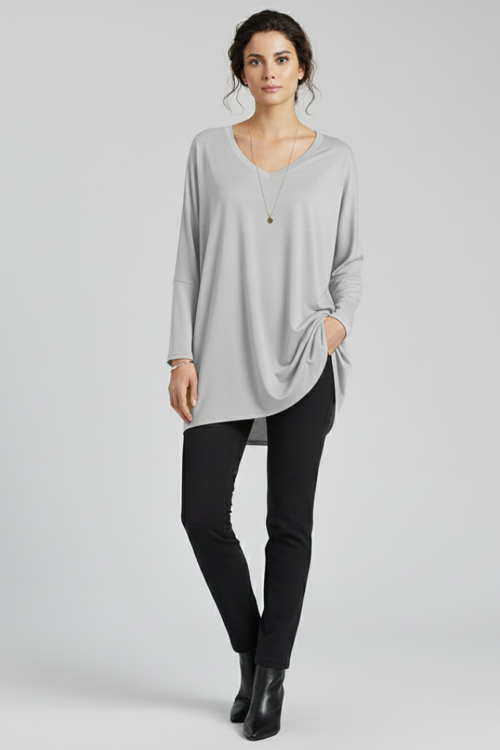 Women’s oversized V-neck shirt with long sleeves, designed for casual wear and versatile everyday outfits