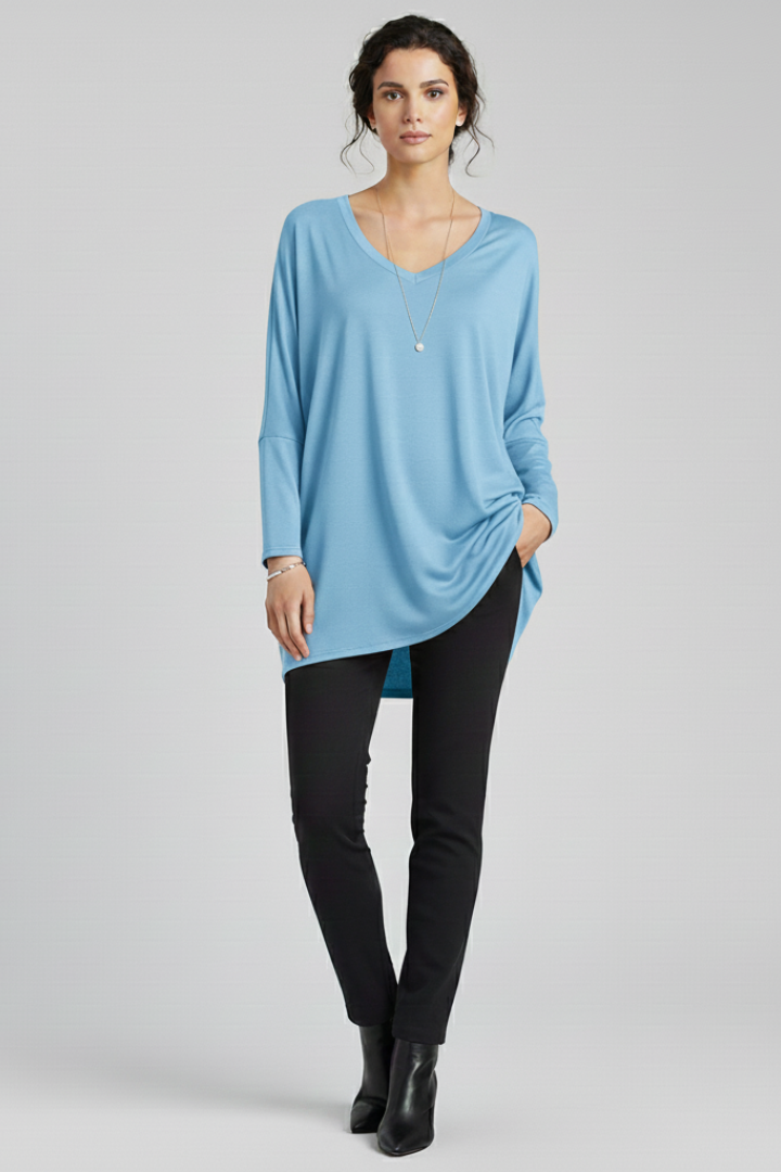 Women’s oversized V-neck shirt with long sleeves, designed for casual wear and versatile everyday outfits