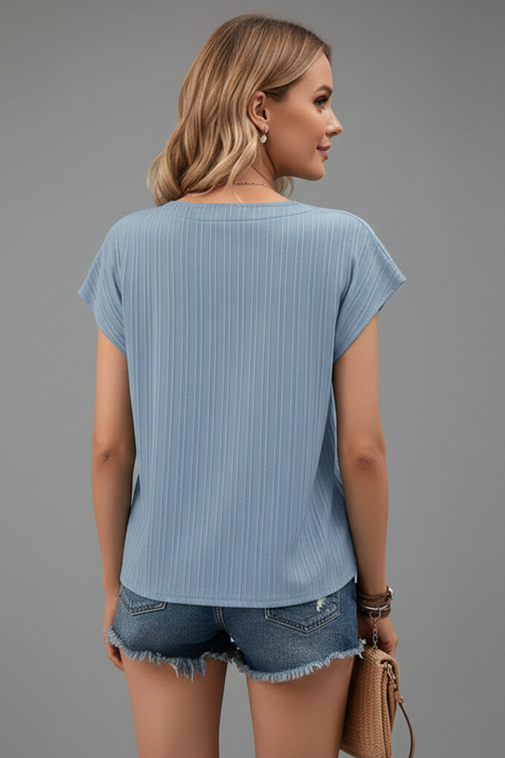 Women’s ribbed T-shirt with V-neckline and button placket, suitable for everyday wear and casual outfits.