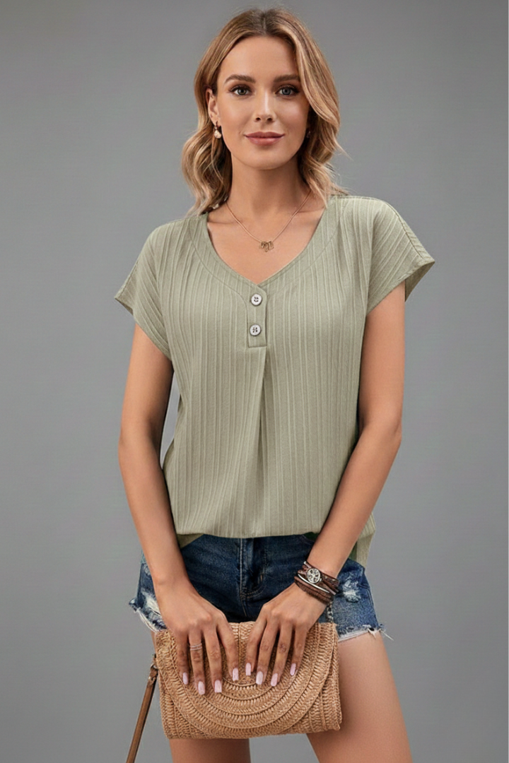 Women’s ribbed T-shirt with V-neckline and button placket, suitable for everyday wear and casual outfits.