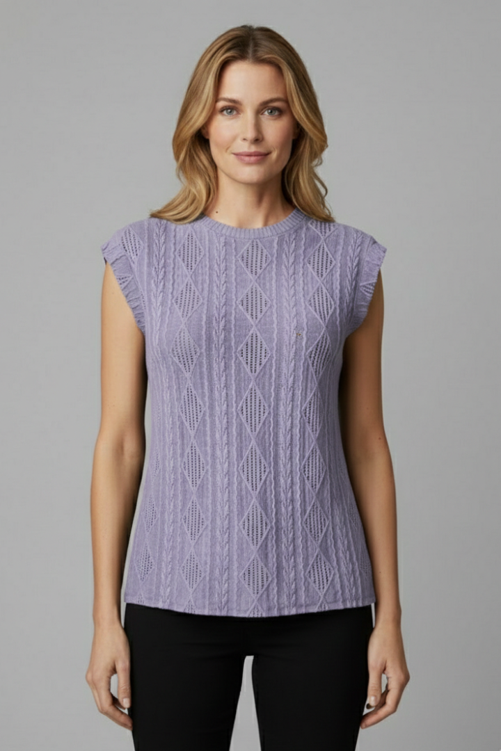 Women’s pull-on T-shirt with round neckline, cap sleeves, and geometric jacquard pattern, suitable for everyday wear and casual styling.