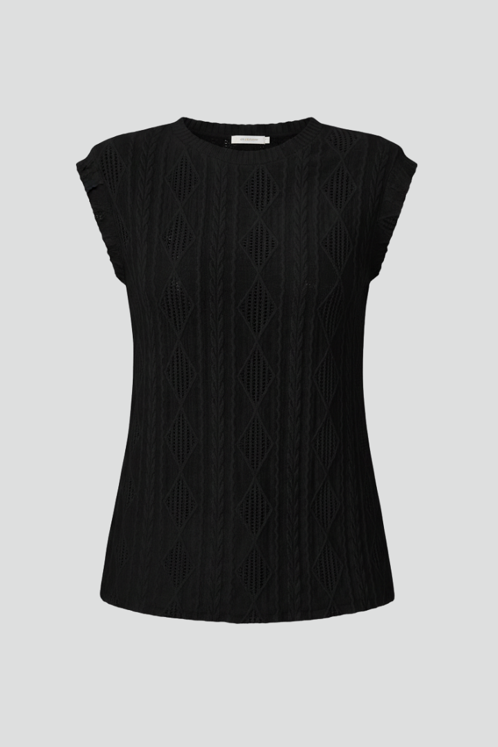 Women’s pull-on T-shirt with round neckline, cap sleeves, and geometric jacquard pattern, suitable for everyday wear and casual styling.