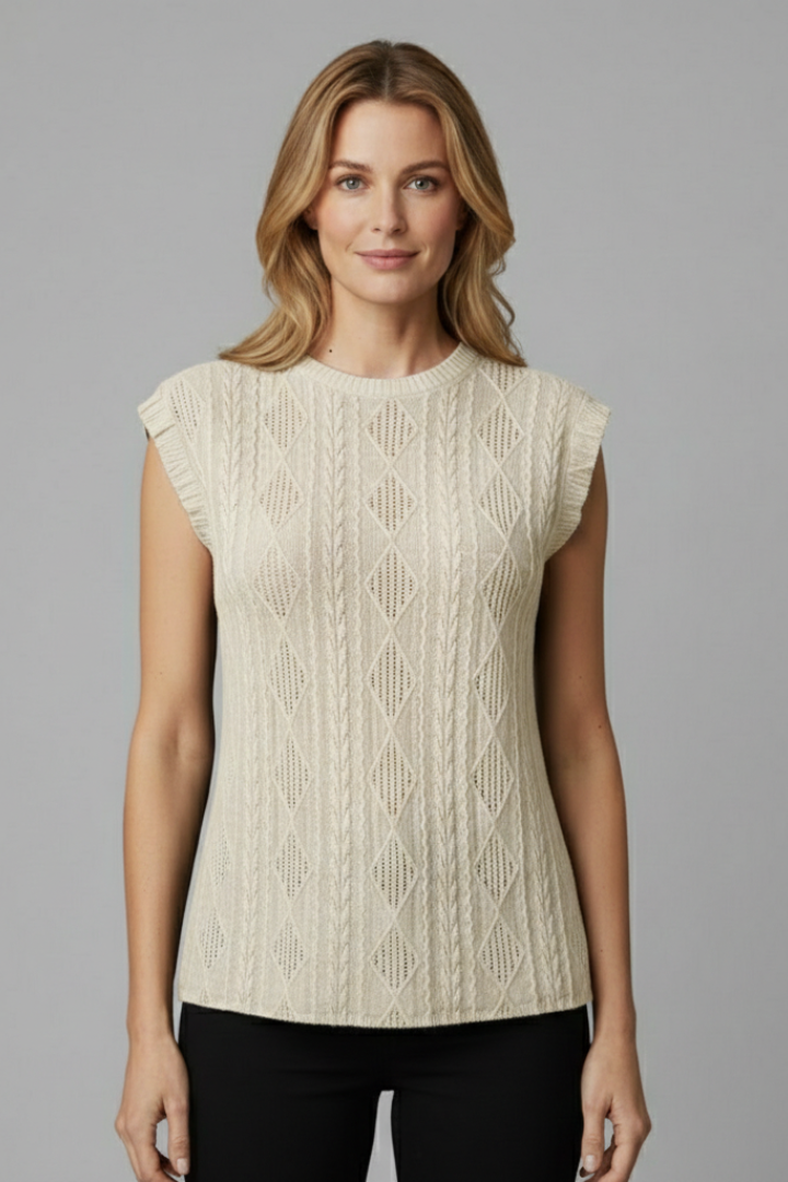 Women’s pull-on T-shirt with round neckline, cap sleeves, and geometric jacquard pattern, suitable for everyday wear and casual styling.