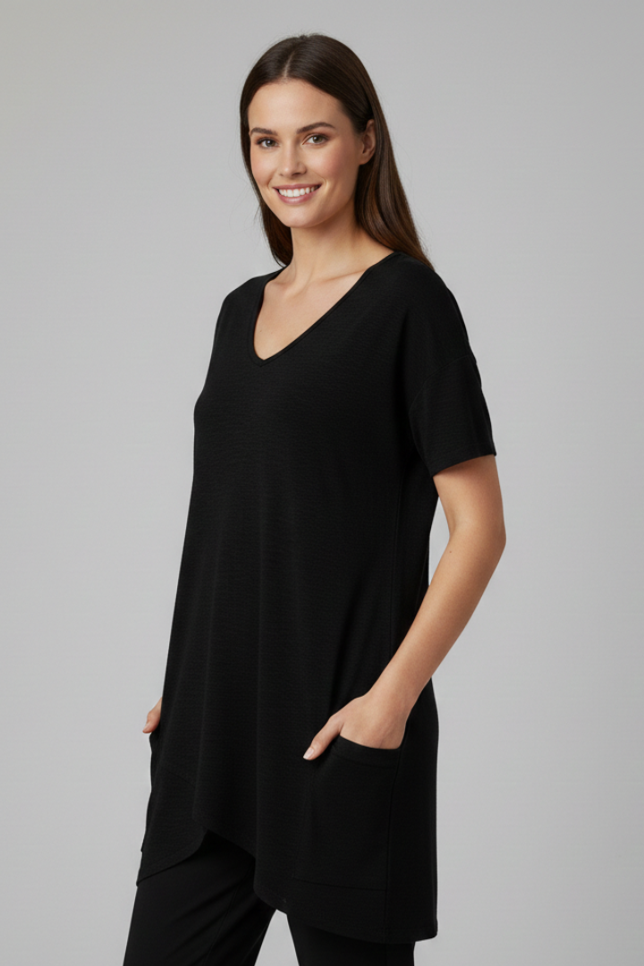 Women’s loose-fit T-shirt with V-neckline, side pockets, and curved hem, suitable for everyday wear and casual styling.