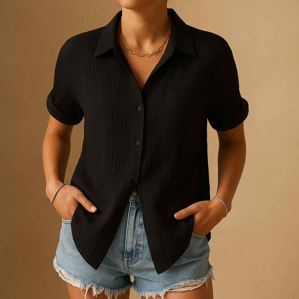 Women’s casual short sleeve polo shirt with a classic collar and chest pocket, ideal for summer days and relaxed everyday outfits.