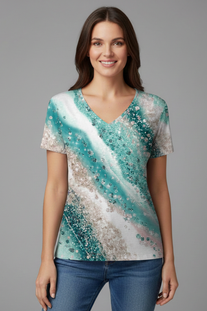 Women’s gradient T-shirt with V-neckline, short sleeves, loose fit, and rounded hem, suitable for casual wear and summer outfits.