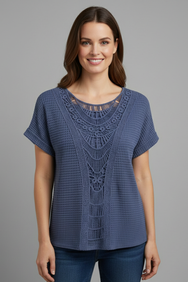 Women’s T-shirt with round neckline, lace inserts on shoulders and back, short sleeves, and loose fit, suitable for everyday wear and casual outfits.