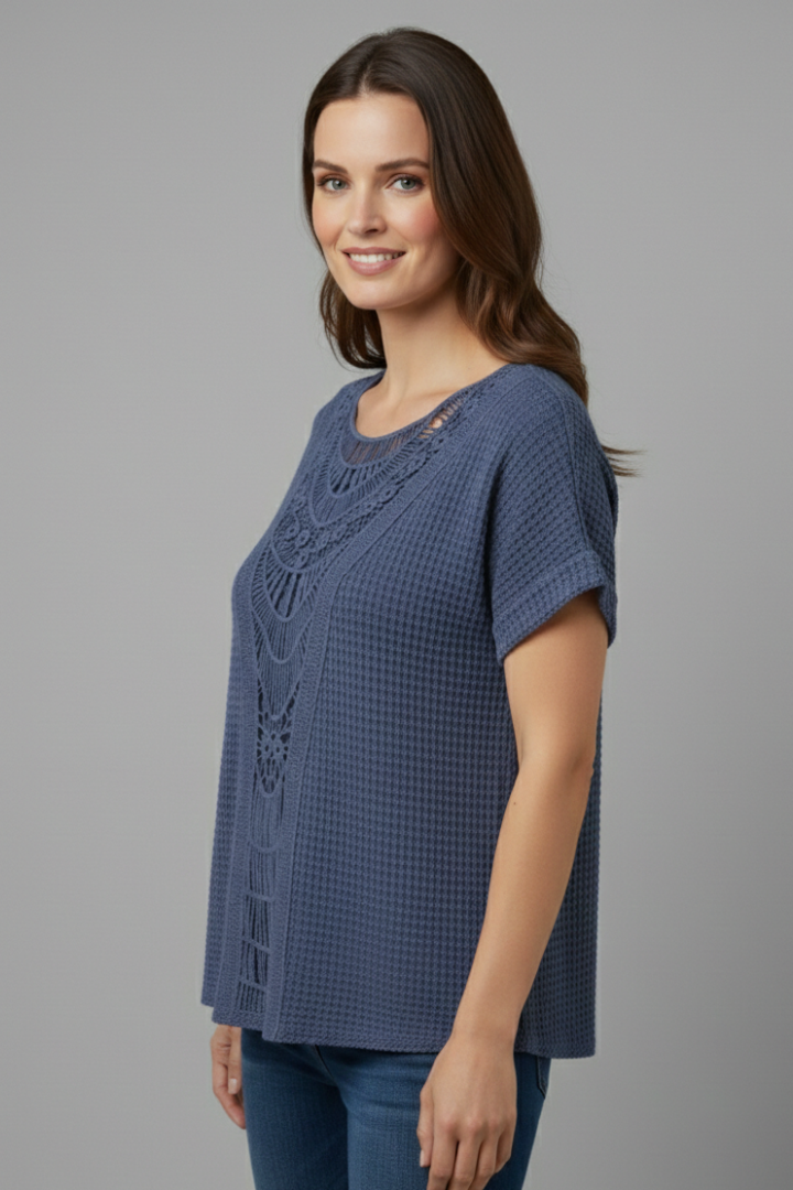 Women’s T-shirt with round neckline, lace inserts on shoulders and back, short sleeves, and loose fit, suitable for everyday wear and casual outfits.