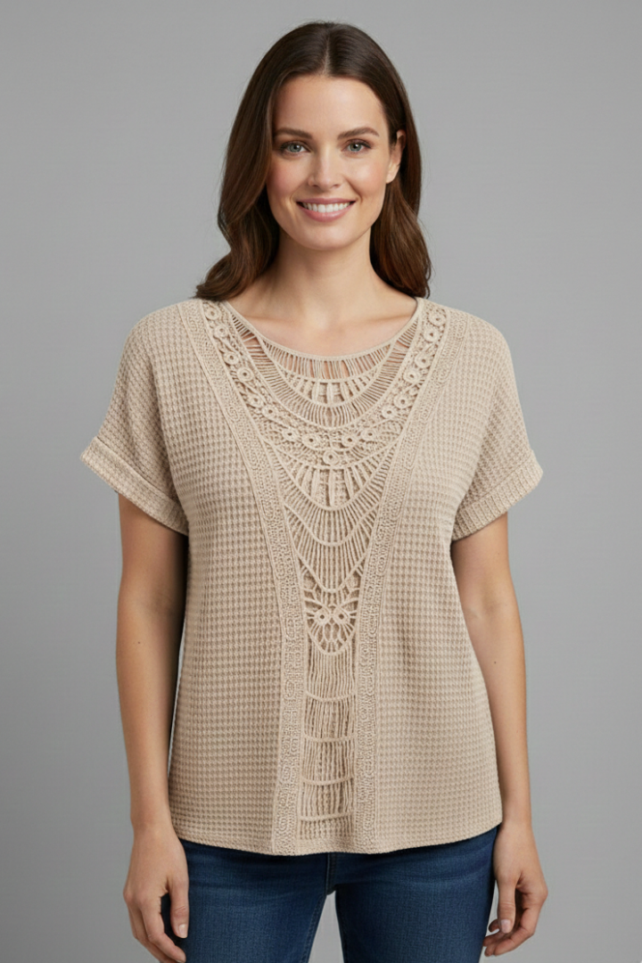 Women’s T-shirt with round neckline, lace inserts on shoulders and back, short sleeves, and loose fit, suitable for everyday wear and casual outfits.