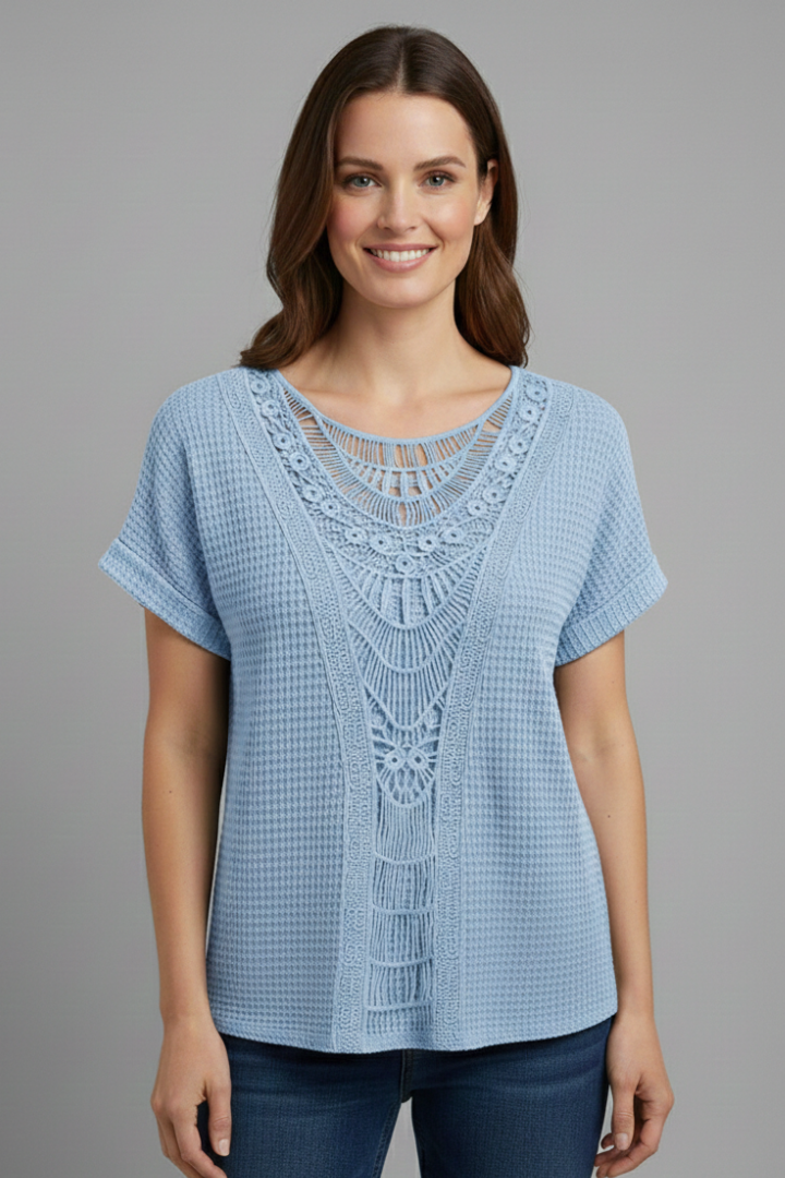 Women’s T-shirt with round neckline, lace inserts on shoulders and back, short sleeves, and loose fit, suitable for everyday wear and casual outfits.
