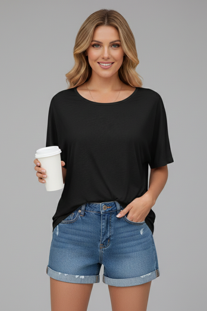 Women’s loose T-shirt with round neckline, short sleeves, and relaxed fit, suitable for everyday wear and casual outfits.