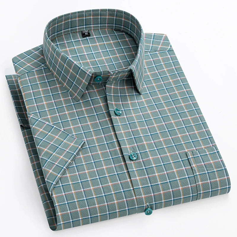 Men’s short sleeve shirt with a tailored fit and button closure, ideal for summer outings, vacations, weekend wear, and casual gatherings.