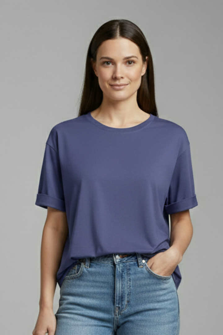 Women’s oversized T-shirt with round neckline, rolled short sleeves, loose fit, and hip-length hem, suitable for casual wear and relaxed outfits.