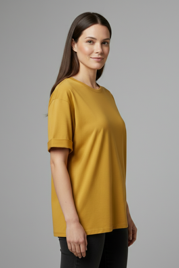 Women’s oversized T-shirt with round neckline, rolled short sleeves, loose fit, and hip-length hem, suitable for casual wear and relaxed outfits.