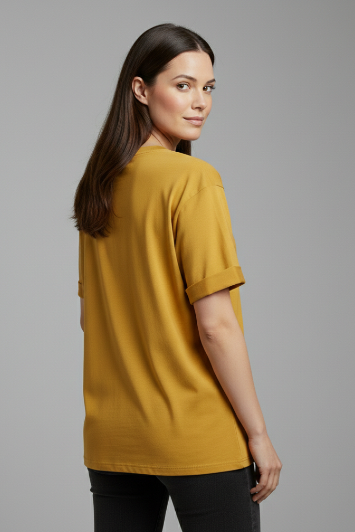 Women’s oversized T-shirt with round neckline, rolled short sleeves, loose fit, and hip-length hem, suitable for casual wear and relaxed outfits.