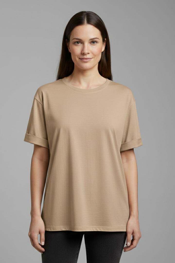 Women’s oversized T-shirt with round neckline, rolled short sleeves, loose fit, and hip-length hem, suitable for casual wear and relaxed outfits.