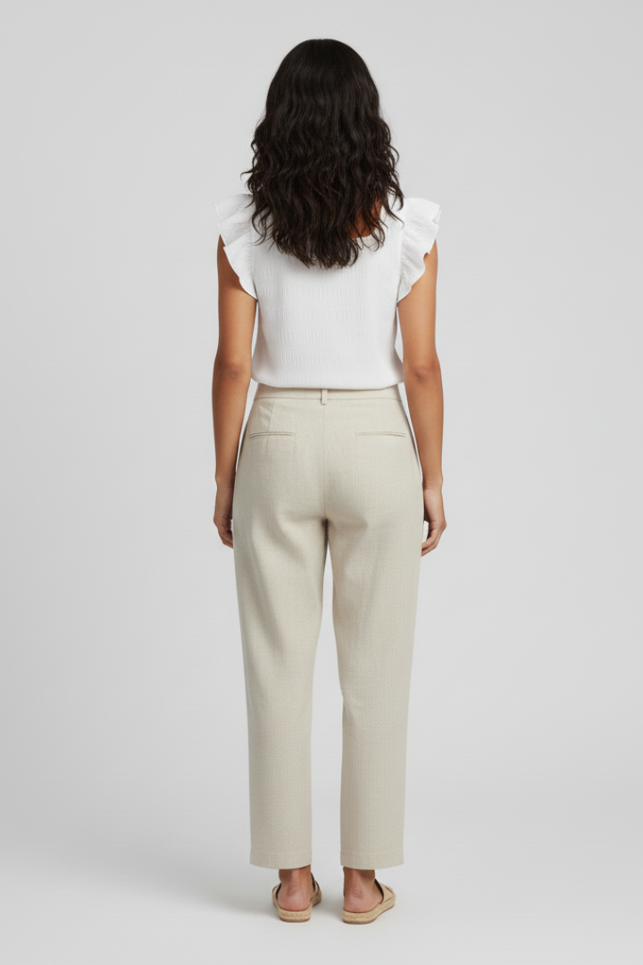 Women’s square neck blouse with short sleeves, loose fit, and textured woven surface, suitable for everyday wear and casual outfits.