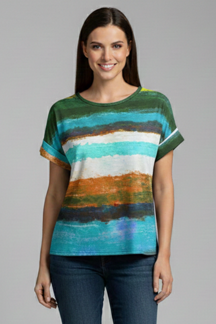 Women’s striped T-shirt with round neckline, short sleeves, loose fit, and printed surface, suitable for everyday wear and casual outfits.