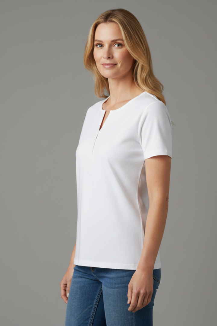 Women’s V-neck T-shirt with short sleeves, pull-on design, and regular fit, suitable for everyday wear and casual outfits.