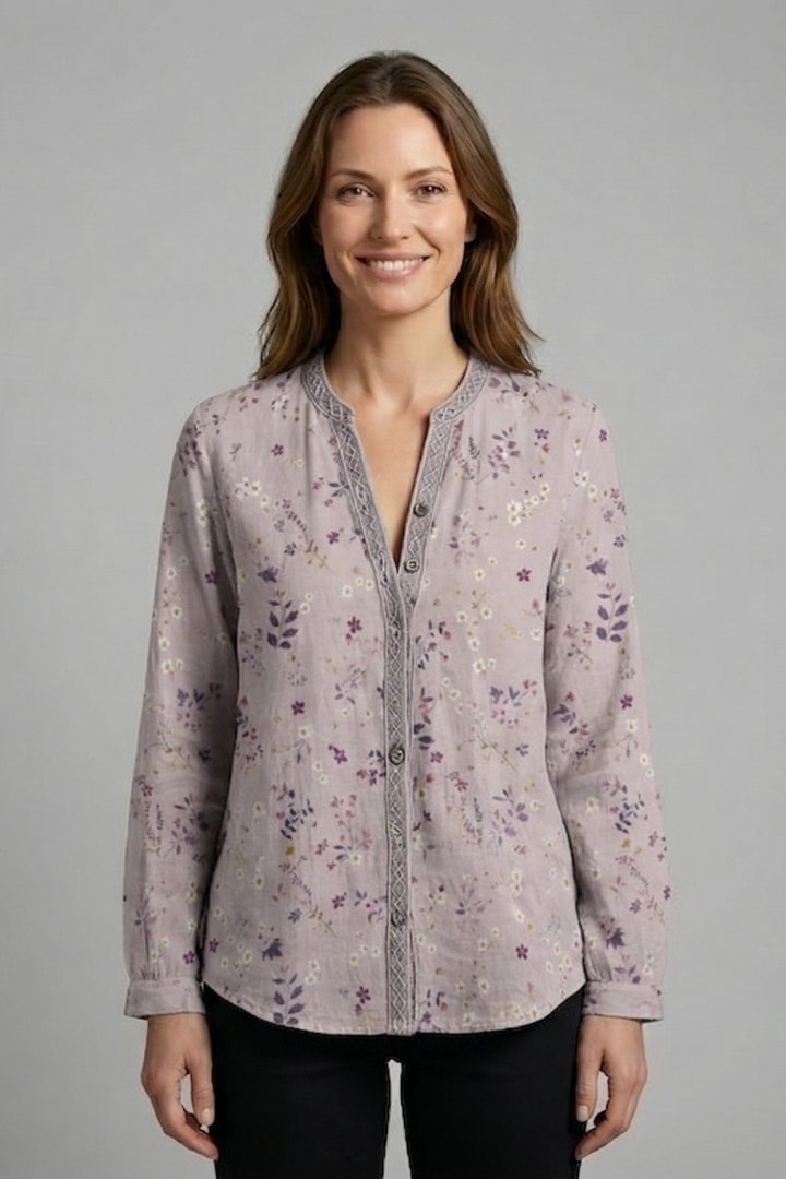 Women’s blouse with button front, structured neckline, and long sleeves, ideal for office wear and casual everyday outfits.