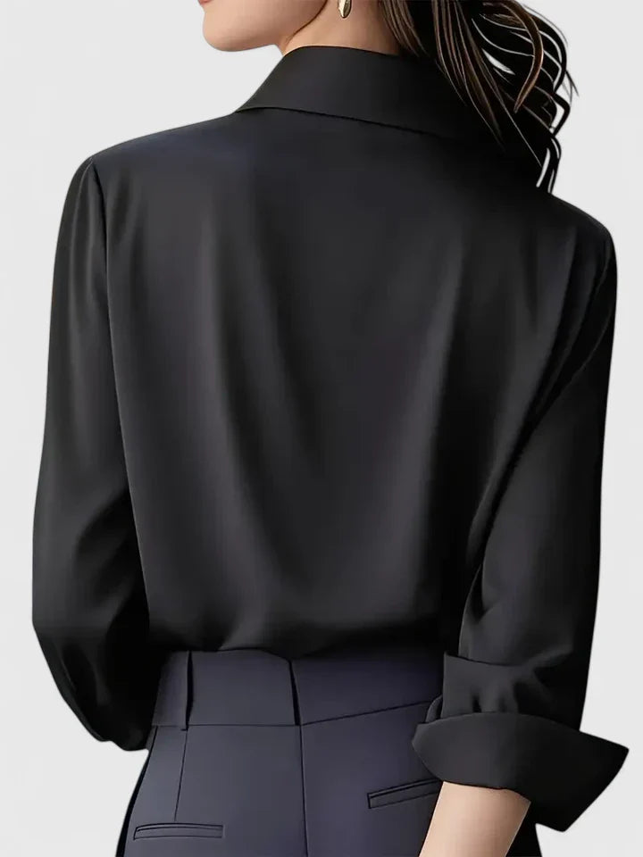 Women’s button front top with a collared neckline, curved hem, and relaxed fit, ideal for office wear and smart-casual outfits.