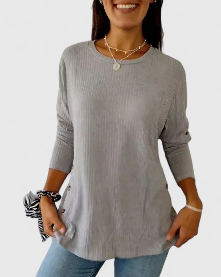 Women’s crew neck top featuring a relaxed fit and classic neckline, ideal for everyday wear, casual outfits, and versatile styling.