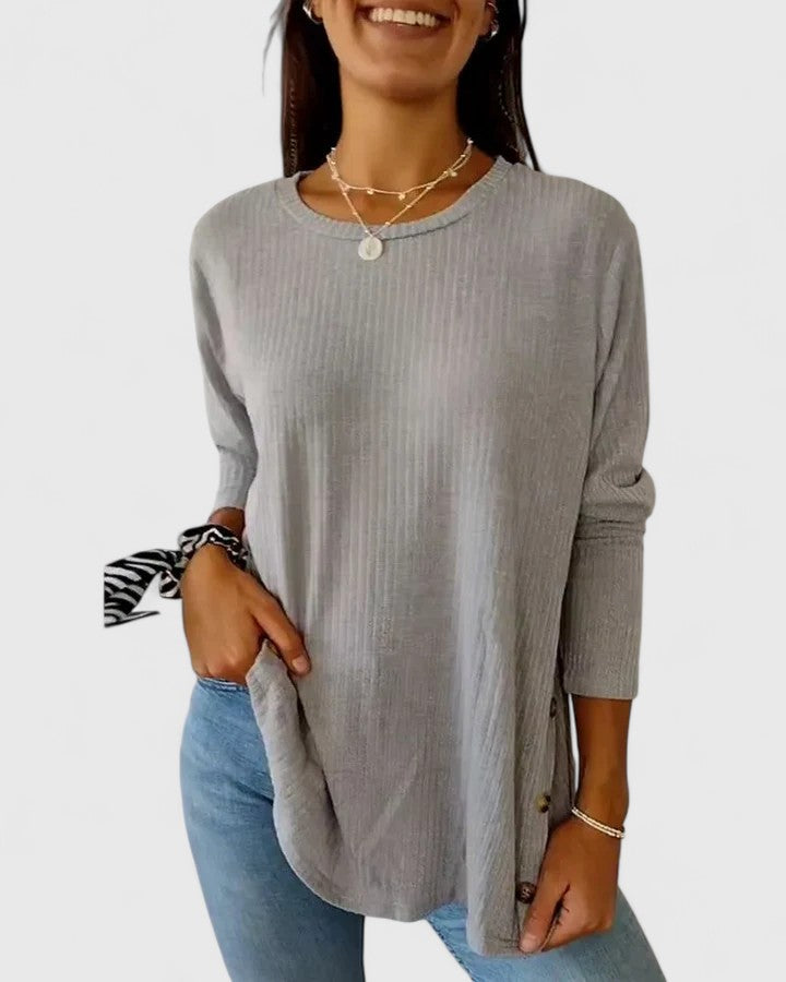 Women’s crew neck top featuring a relaxed fit and classic neckline, ideal for everyday wear, casual outfits, and versatile styling.