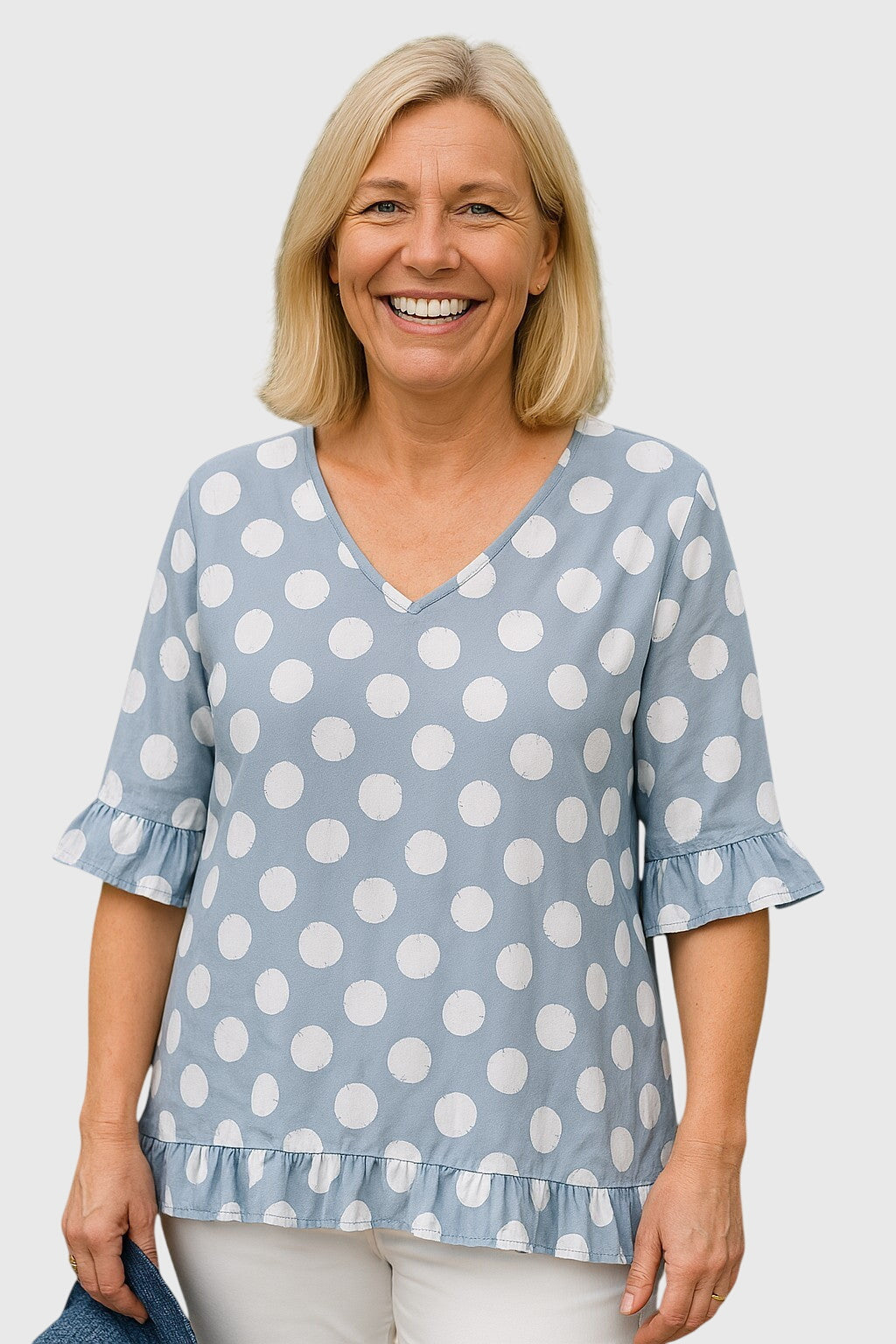 Women’s elegant blouse with a flattering fit and timeless silhouette, suitable for office outfits, casual wear, and smart occasions.