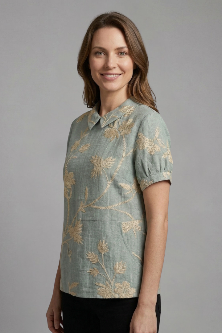 Women’s floral blouse with notch neckline and short sleeves, ideal for casual outfits and smart everyday styling.